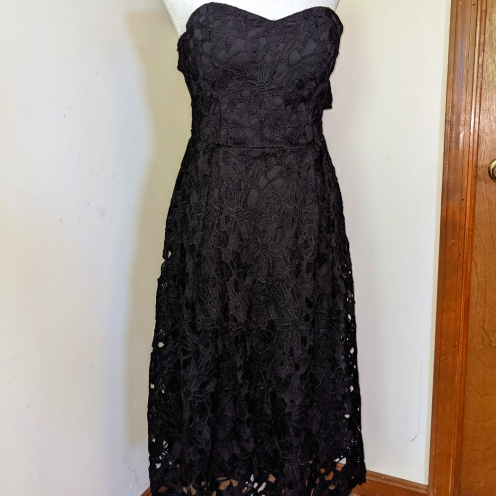Graceful "little black dress"